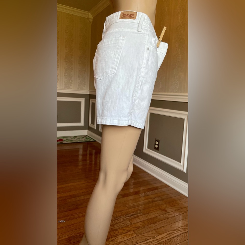 Worn once!🤩Levis!😎white denim shorts! size–6/w-28 - Picture 4 of 10
